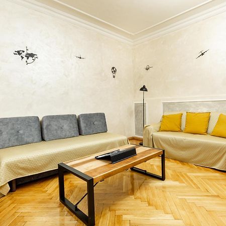 Апартаменты Mari&Emi Flat In Corvin Будапешт Экстерьер фото